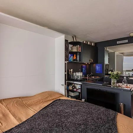 En Front De Avec Piscine Et Wi-fi A - Fr-1-3-621 Biarritz